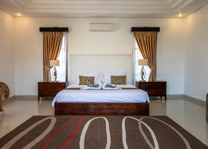 Cometa Luxury By Adam Jyota Management