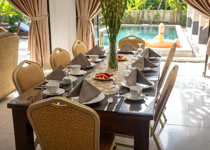 Cometa Luxury By Adam Jyota Management *